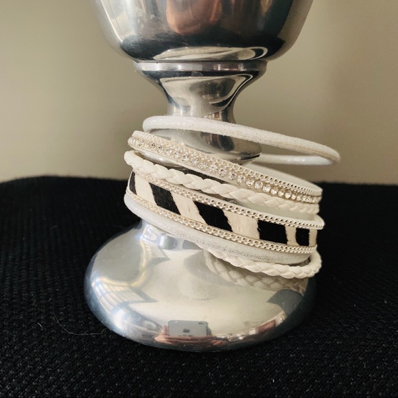 Jewelry - Black & White Boho cuff bracelet